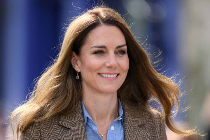 Kate Middleton Wore Skinny Jeans and a Blazer, Get the Look