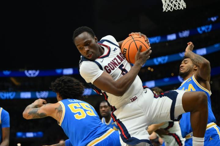 Deadspin | No. 8 Gonzaga's second-half spurts sink No. 25 UCLA