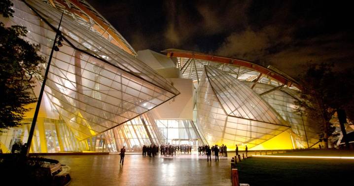 Groundbreaking architect Frank Gehry's famous buildings, in photos