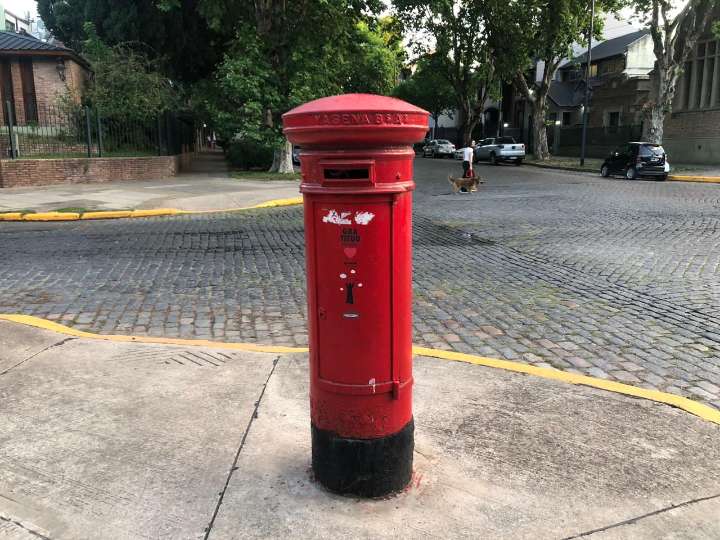 Un buzón histórico recorrerá la Ciudad para que los chicos le dejen sus cartas a Papá Noel