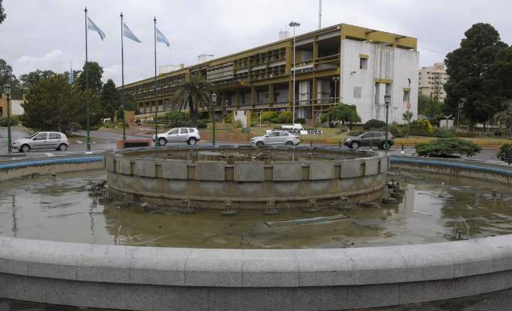 Reducen horario a estatales en enero para ahorrar costos