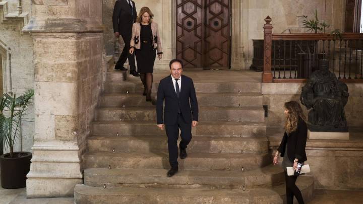 Llorca afronta su deshielo con el Gobierno con cuatro leyes camino del Constitucional