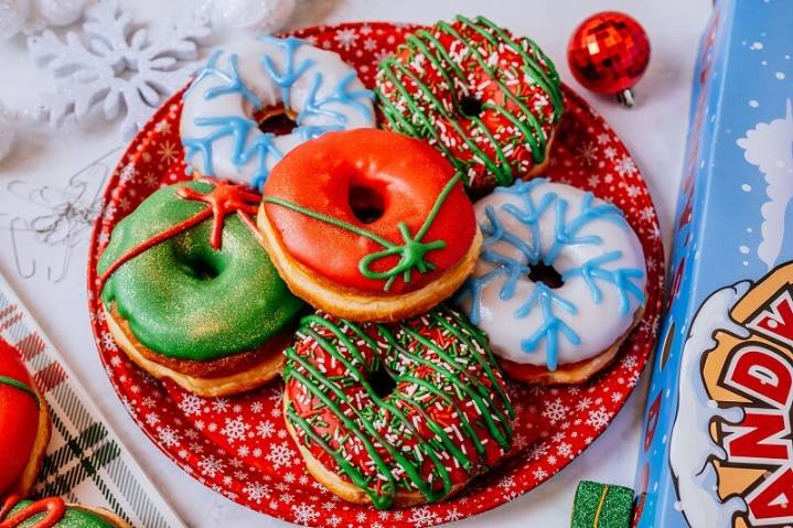 Randy’s Donuts Rolls Out Holiday-Themed Pastries for December