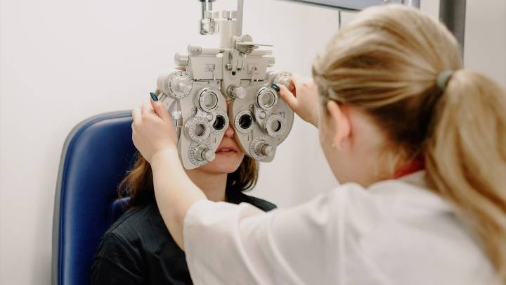 Así se "endurece" el examen de la revisión de la vista para sacarnos el carné de conducir