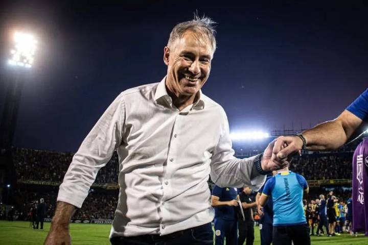 Ariel Holan renunció al cargo de DT de la primera de Rosario Central