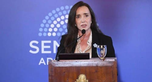 Villarruel otorgó a los empleados del Senado medio millón de pesos