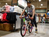 Orlando Magic guard Jett Howard treats local youth at store