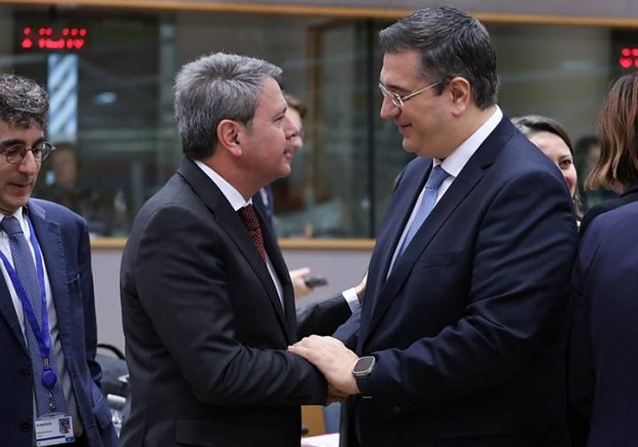 Santano presiona en Bruselas para que Francia acelere la conexión con la 'Y' vasca