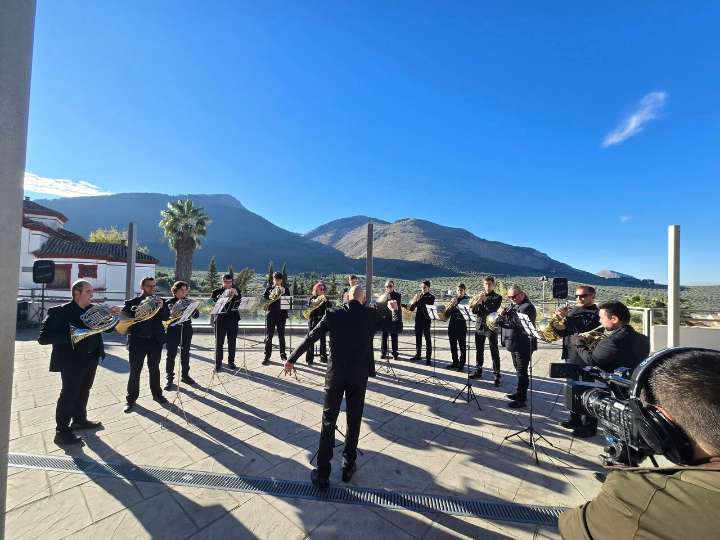 Jamilena rinde un emotivo homenaje a Miguel Ángel Colmenero “El Trompa”, Maestro de los Maestros