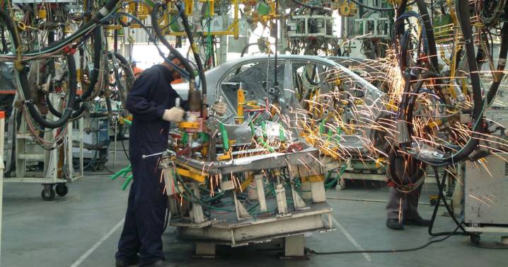 La industria automotriz avanza con energía solar y reciclaje para ser más verde