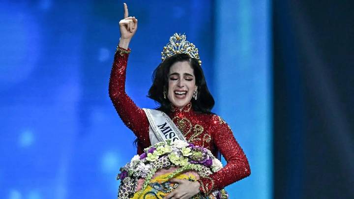 Miss Universo Fátima Bosch expresa su apoyo a inmigrantes en su llegada a Nueva York