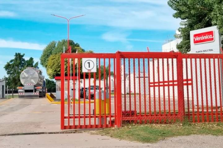 Crisis en tambos por cese de pagos de industria láctea