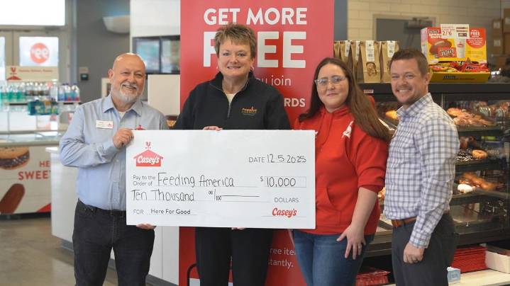 Casey's makes $10k donation to Feeding America West Michigan