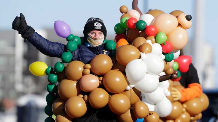 See photos from frigid inaugural Run Run Rudolph Fun Run in Green Bay