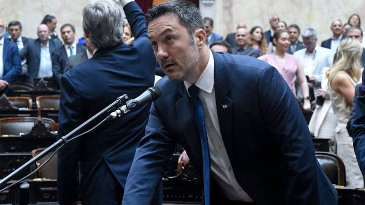 "Será un honor para siempre", aseguró Petri tras renunciar al Ministerio de Defensa