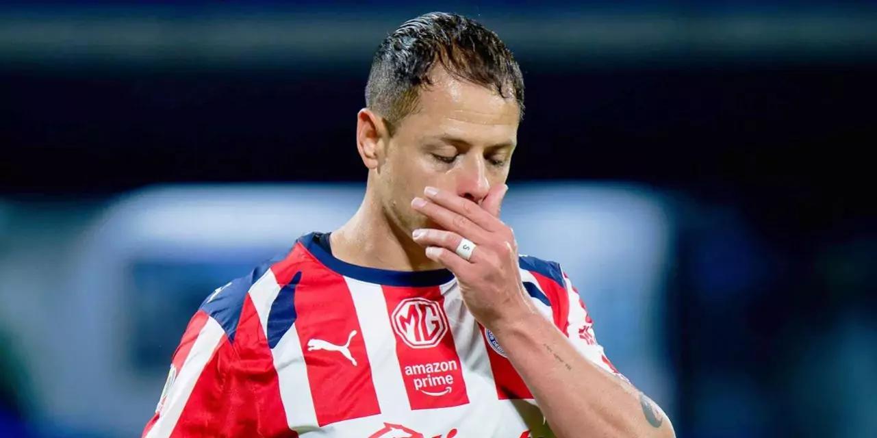 De héroe a villano, así ha sido la segunda etapa de ‘Chicharito’ en Chivas