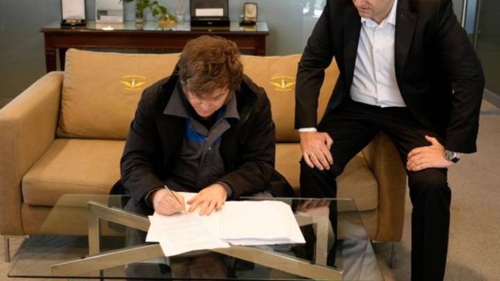 Milei firmó el proyecto de reforma laboral: ¿qué propone la nueva ley?