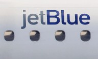Un avión de JetBlue, a punto de chocar cerca de Venezuela con un avión militar de EEUU: "Pasaron directamente por nuestra ruta de vuelo... Es una locura"