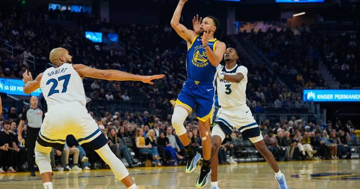 Curry scores 39 in return but Timberwolves top Warriors 127