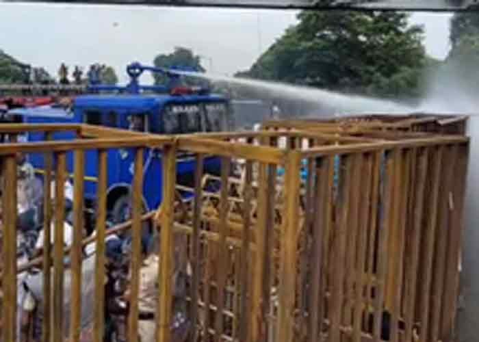 Pakistan: PTI claims water cannons used to disperse protesters, calls it ‘assault on constitutional rights’