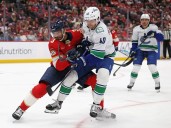 Canucks: Centre Elias Pettersson leaves warm-up skate, won't face the Wild