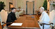 Zelenski agradece el "apoyo" del Papa y lo invita a visitar Ucrania
