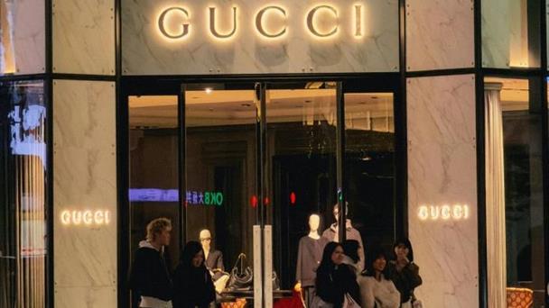 Investigación en Italia por explotación de trabajadores chinos apunta a otros 13 gigantes del lujo