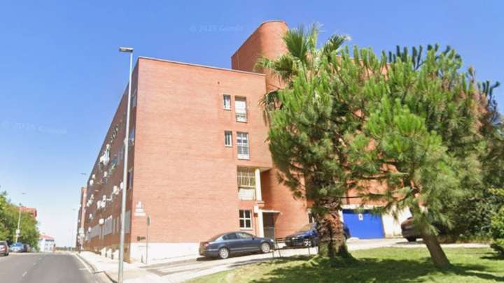 Desalojadas ocho viviendas en Cáceres por riesgo de colapso en un edificio de la calle Río Tíber More