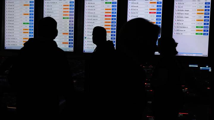 EEUU suspende las solicitudes de inmigración de países en la lista de prohibición de viajes