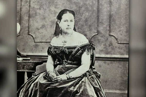 Quita Morena el apellido Juárez a Margarita Maza