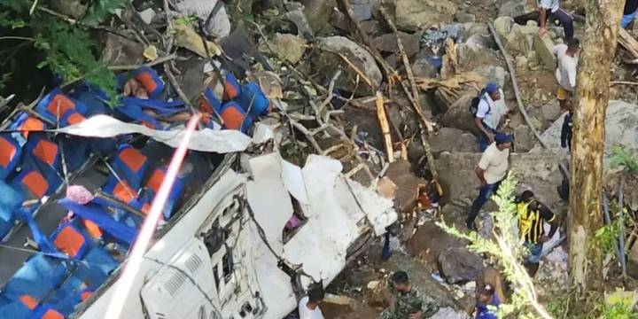 Accidente de un bus escolar en Antioquia deja 16 muertos