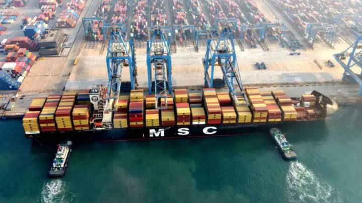 China supera el billón de dólares en superávit comercial