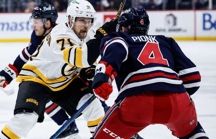 Bruins lose two players to injuries