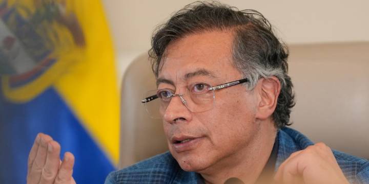 Petro señaló a los “megarricos” de buscar un alza del 17% para EPS: “Y solo un 7% para el salario mínimo de los trabajadores”