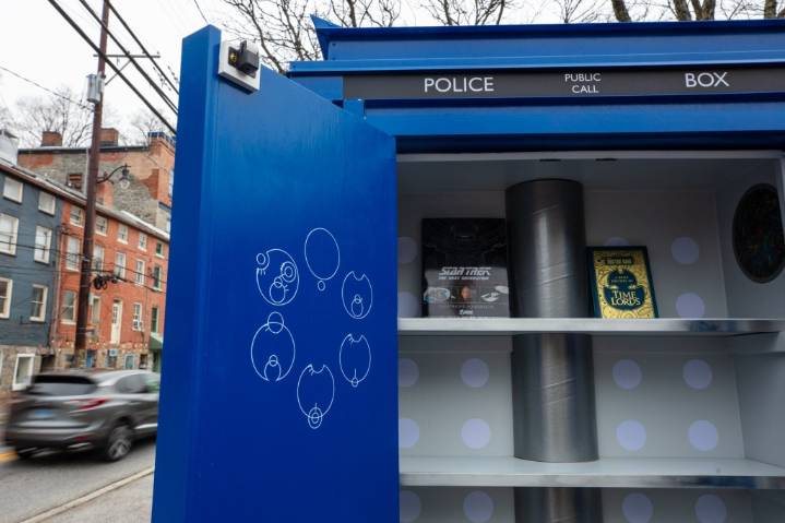 Howard County unveils Doctor Who-themed mobile library