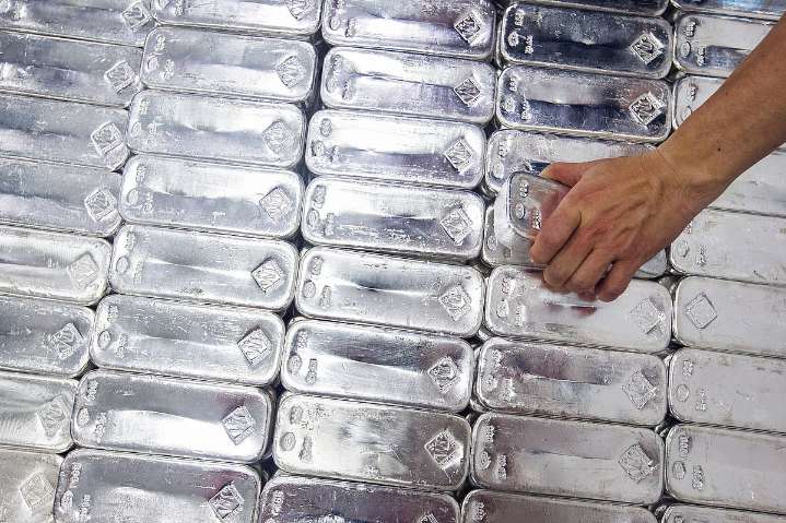 Silver Heads For 10% Weekly Gain In Speculative Surge
