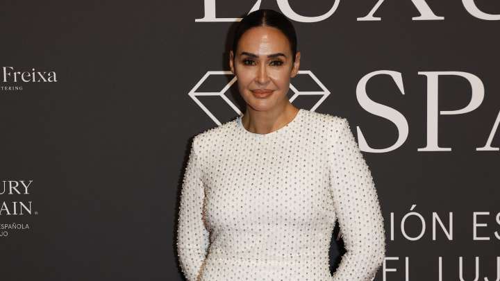 Vicky Martín Berrocal convierte el clásico polo en la prenda más elegante de diciembre