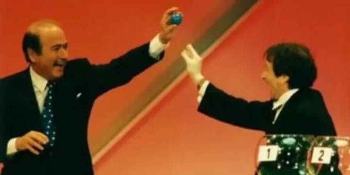 El tragicómico sorteo del Mundial 94: la estrella de Hollywood que ridiculizó a Blatter y la llamativa ausencia de Pelé