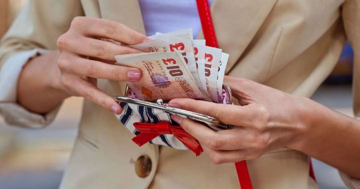 People earning less than £80,000 urged to claim £3,148 HMRC cash boost