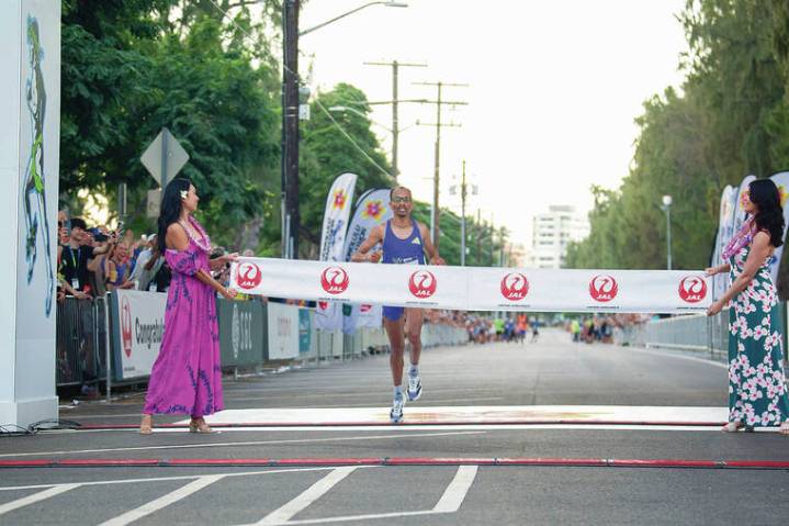 This year’s Honolulu Marathon attracts a record 42,000 runners and walkers