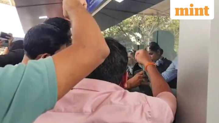 Heated argument breaks out between IndiGo passengers and staff at Mumbai airport