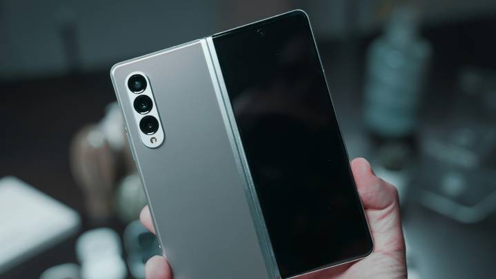 Adiós a las fundas del móvil: su sustituto es mucho más práctico y elegante y va a ser la tendencia en 2026