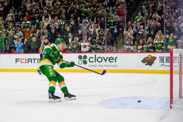 Wild comeback cools off streaking Stars