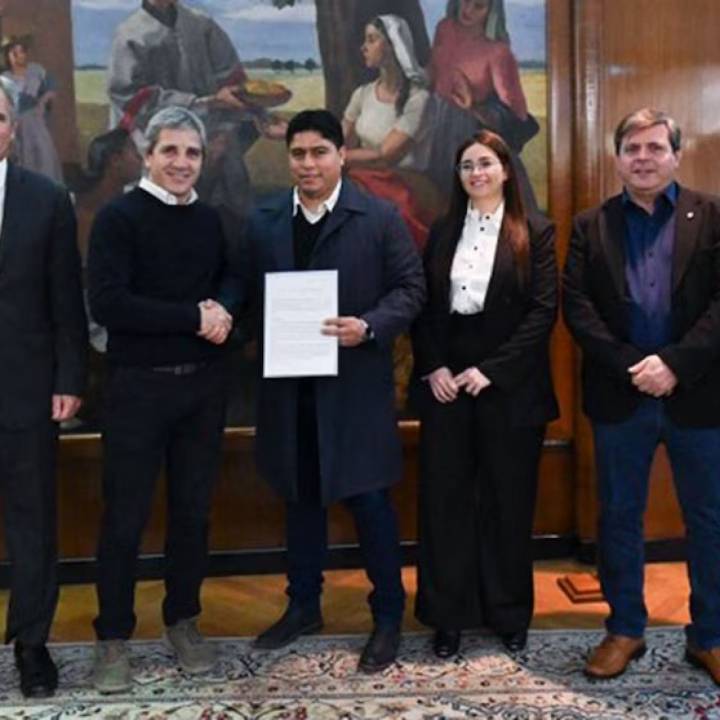 Luis Caputo se suma a las negociaciones por el Presupuesto 2026 y mantendrá dos reuniones clave esta semana