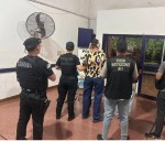 Denunció a su madrastra y a su padre por amenazas con revólver: "Metele tres plomazos en el pecho"