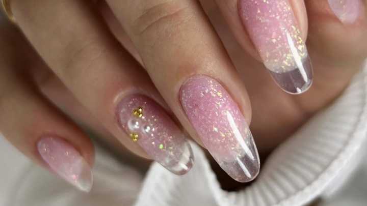 Uñas de vidrio: 5 diseños de uñas navideñas elegantes y refinadas que amarás incluso si tienes 50