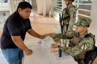 Defensa entrega cartillas liberadas a jóvenes de Hopelchén; solo 12 acuden por su documento