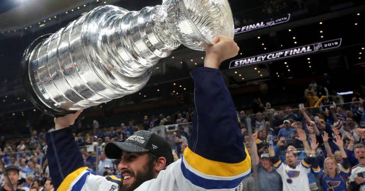 Blues bring back forward Robby Fabbri on one