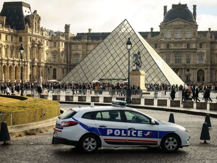 Louvre thieves escaped with just 30 seconds to spare, inquiry finds