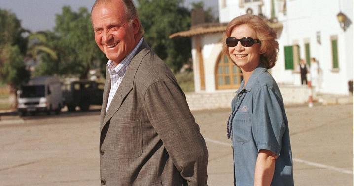 Llegan las memorias del rey Juan Carlos a España: de sus vacaciones en Marivent a su última polémica